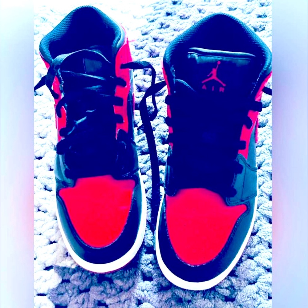Jordan Kids' Black and Red Sneakers - Picture 4 of 8